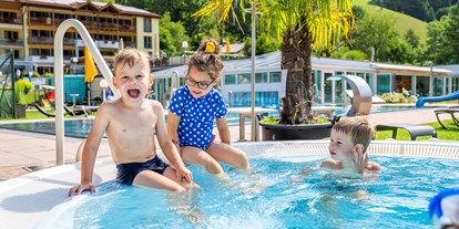 Hotels am See - Art des Seezugangs: hoteleigener Steg - Outdoor Whirlpool - Familien - Sportresort BRENNSEEHOF 