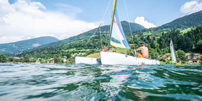 Hotels am See - Liegewiese direkt am See - Kärnten - Katamaran am Brennsee - Familien - Sportresort BRENNSEEHOF 
