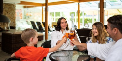 Hotels am See - Liegewiese direkt am See - Kärnten - Seewellness Oase Caféteria  - Familien - Sportresort BRENNSEEHOF 
