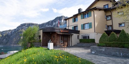 Hotels am See - Sonnenterrasse - Schweiz - Eingangsbereich Hotel und Restaurant - Panoramahotel-Restaurant Roggerli