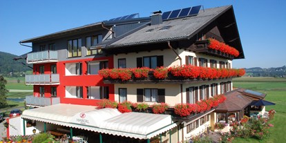 Hotels am See - Liegewiese direkt am See - Österreich - Hotel Haberl - Hausansicht - Hotel Haberl - Attersee