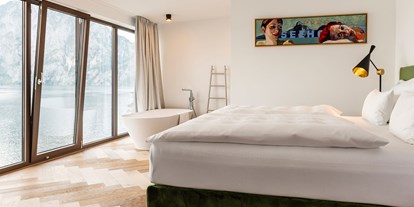 Hotels am See - Art des Seezugangs: hoteleigener Steg - Panoramasuite Traunstein - Seehotel Das Traunsee