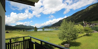 Hotels am See - Liegewiese direkt am See - Kärnten - Ausblick auf den See - Seehaus Winkler