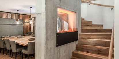 Hotels am See - Art des Seezugangs: hoteleigener Steg - Aufgang von Wohnbereich in den ersten Stock - Im Franzerl am Weissensee
