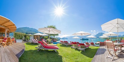Hotels am See - Liegewiese direkt am See - Österreich - Lakeside Badestrand mit Bar und Wasserskischule. - Hotel Furian