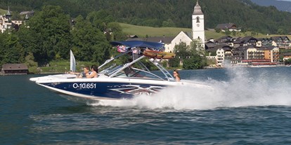 Hotels am See - Hunde am Strand erlaubt - Wolfgangsee - Motorbootrundfahrten mit Erklärung zu den schönsten Plätzen am Wolfgangsee - Hotel Furian