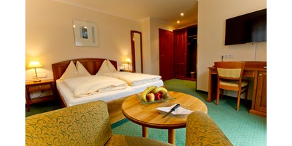 Hotels am See - WLAN - Wolfgangsee - Doppelzimmer seitlicher Seeblick oder Blick in die Stöcklgasse - Seeböckenhotel Zum Weissen Hirschen