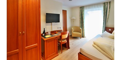 Hotels am See - WLAN - Wolfgangsee - Einzelzimmer Blick in die Stöcklgasse - Seeböckenhotel Zum Weissen Hirschen