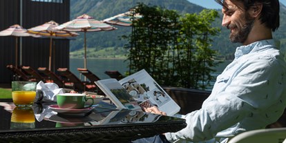 Hotels am See - Liegewiese direkt am See - Österreich - Restaurant mit Seeterrasse - Cortisen am See****s