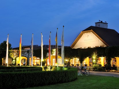 Hotels am See - Liegewiese direkt am See - Österreich - Haupthaus - VILA VITA Pannonia