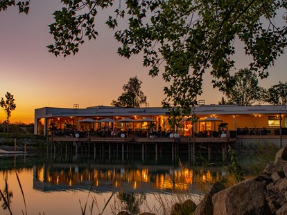 Hotels am See - Art des Seezugangs: hoteleigener Steg - Seerestaurant "die Möwe" bei unseren Badesee - VILA VITA Pannonia