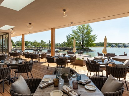 Hotels am See - Klimaanlage - Österreich - Terrasse Seerestaurant "die Möwe" - VILA VITA Pannonia