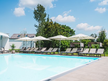 Hotels am See - Liegewiese direkt am See - Österreich - beheizter Pool Outdoor - von Innen begehbar - VILA VITA Pannonia