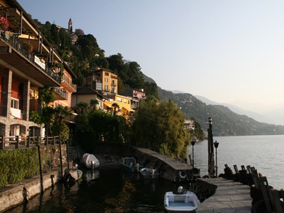 Hotels am See - Sonnenterrasse - Schweiz - Früh Morgens von der Sonne geküsst! - Art Hotel Posta al lago
