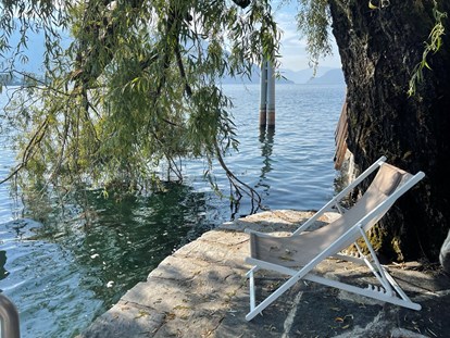 Hotels am See - Garten mit Seezugang - Schweiz - relaxen am SEE - Art Hotel Posta al lago