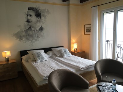 Hotels am See - Garten mit Seezugang - Schweiz - Alle Zimmer am SEE mit Balkon - Art Hotel Posta al lago
