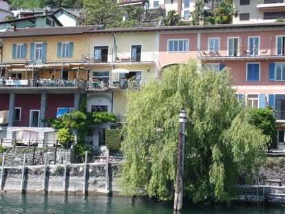 Hotels am See - Garten mit Seezugang - Schweiz - Posta al lago direkt am SEE - Art Hotel Posta al lago