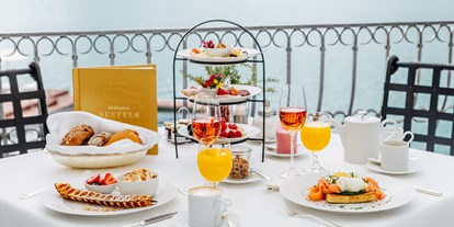Hotels am See - Bettgrößen: Queen Size Bett - Frühstück auf unserer Panoramaterrasse. - Hotel Schloss Seefels