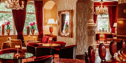 Hotels am See - Liegewiese direkt am See - Österreich - Genießen mit Stil in unserer Schlossbar. - Hotel Schloss Seefels
