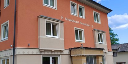 Hotels am See - Art des Seezugangs: hoteleigener Steg - Strandhotel Burgstaller