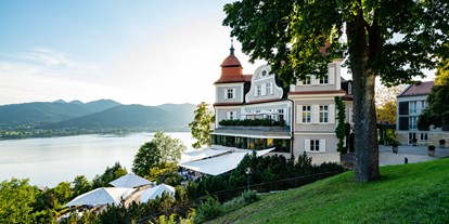 Hotels am See - Art des Seezugangs: öffentlicher Seezugang - Senger Schloss außen - Hotel DAS TEGERNSEE