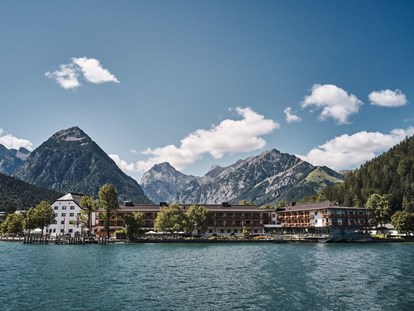 Hotels am See - Parkgarage - Eine Lage wie sonst keiner!
Einzigartige Lage direkt am Ufer des Achensees - Travel Charme Fürstenhaus Am Achensee