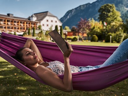 Hotels am See - Wellnessbereich - Österreich - In unserem großzügigem Garten können Sie mit Bergpanorama entspannen. - Travel Charme Fürstenhaus Am Achensee