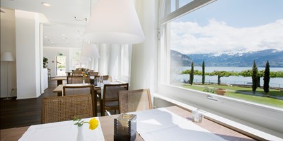 Hotels am See - Bettgrößen: Queen Size Bett - Restaurant mit Seeblick - Parkhotel Gunten