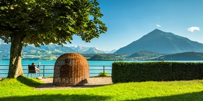 Hotels am See - Garten mit Seezugang - Schweiz - Ferienstimmung am Thunersee - Parkhotel Gunten