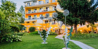 Hotels am See - Umgebungsschwerpunkt: Therme - Kärnten - Außenansicht vom Garten - Erwachsenenhotel "das Moser - Hotel am See"
