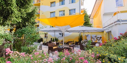 Hotels am See - Faak am See - Frühstück auf der Terrasse 8- 12Uhr - Erwachsenenhotel "das Moser - Hotel am See"