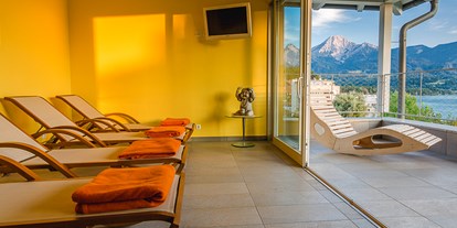 Hotels am See - Liegewiese direkt am See - Kärnten - Wellnessbereich Ruheraum mit AussichtAu - Erwachsenenhotel "das Moser - Hotel am See"