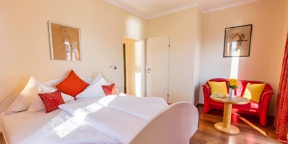 Hotels am See - Liegewiese direkt am See - Kärnten - Seeblick Suite mit Balkon oder Terrasse - Erwachsenenhotel "das Moser - Hotel am See"