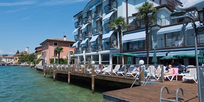 Hotels am See - Pools: Außenpool beheizt - Venetien - Sonnenterrasse - Hotel Venezia