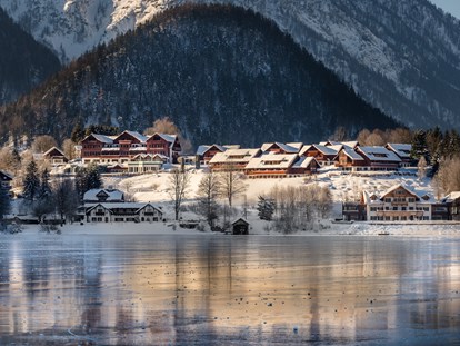 Hotels am See - Liegewiese direkt am See - Österreich - MONDI Resort am Grundlsee