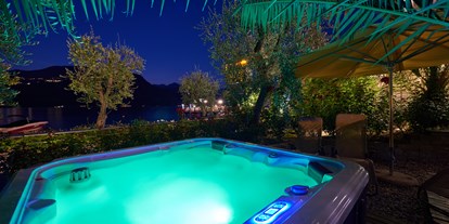 Hotels am See - Gardasee - Verona - Exklusiver Whirlpool für einen Abend voller Entspannung.  - Belfiore Park Hotel