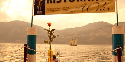 Hotels am See - Restaurant am See - Italien - Unsere Kellner wissen, wie sie sich bestmöglich um Sie kümmern können.  - Belfiore Park Hotel
