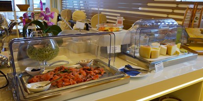 Hotels am See - Restaurant am See - Italien - Frischer Lachs, gereifter Käse ...  - Belfiore Park Hotel