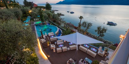Hotels am See - Bettgrößen: Twin Bett - Gardasee - Verona - Ein angenehmer Abend mit Blick auf den Sonnenuntergang.  - Belfiore Park Hotel