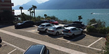 Hotels am See - Gardasee - Verona - Parkplätze im Freien.  - Belfiore Park Hotel