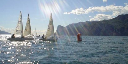 Hotels am See - Gardasee - Verona - Nur wenige Kilometer von unserem Hotel entfernt besteht die Möglichkeit, an Segel-, Kitesurf- oder Windsurfkursen teilzunehmen.  - Belfiore Park Hotel