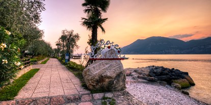 Hotels am See - Fahrstuhl - Gardasee - Verona - Die Seeseite bei Sonnenuntergang.  - Belfiore Park Hotel