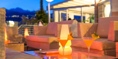 Hotels am See - Balkon - Venetien - Nichts ist besser als Jazz- oder Bluesmusik mit einem guten Drink und der Abendbrise zu hören.  - Belfiore Park Hotel