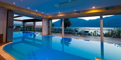 Hotels am See - Garten mit Seezugang - Gardasee - Verona - Beheizter Pool mit atemberaubendem Blick auf den Gardasee.  - Hotel Eden Gardasee