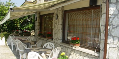 Hotels am See - Garten mit Seezugang - Gardasee - Verona - Terrasse Hotel delle Rose. - Hotel delle Rose