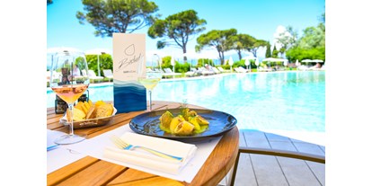 Hotels am See - Bettgrößen: Twin Bett - Gardasee - Verona - Bistrot am Pool - Hotel Corte Valier