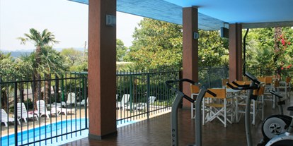 Hotels am See - Bettgrößen: Doppelbett - Barbarano di Salò - kleiner Fitnessraum für Hotelkunden  - Hotel Residence Miralago