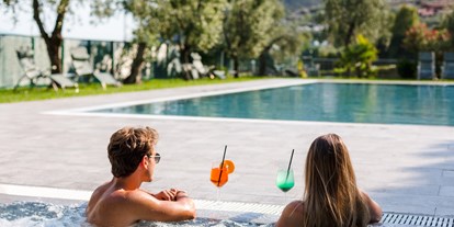 Hotels am See - Pools: Außenpool nicht beheizt - Arco - Hotel la Fiorita