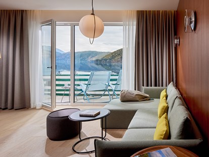 Hotels am See - Umgebungsschwerpunkt: See - Wohnbereich der Suite Königsforelle - Seeglück Hotel Forelle**** S Millstatt