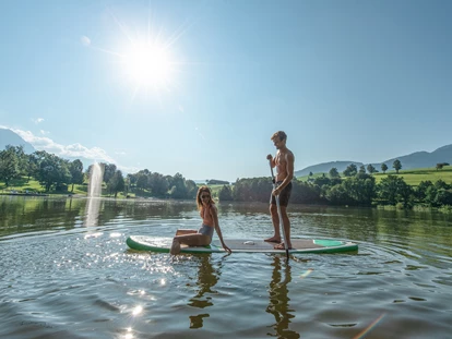 Hotels am See - Pools: Innenpool - Hütten (Leogang) - Stand-up-paddeln am Ritzensee (Leihboards verfügbar!) - Ritzenhof - Hotel und Spa am See